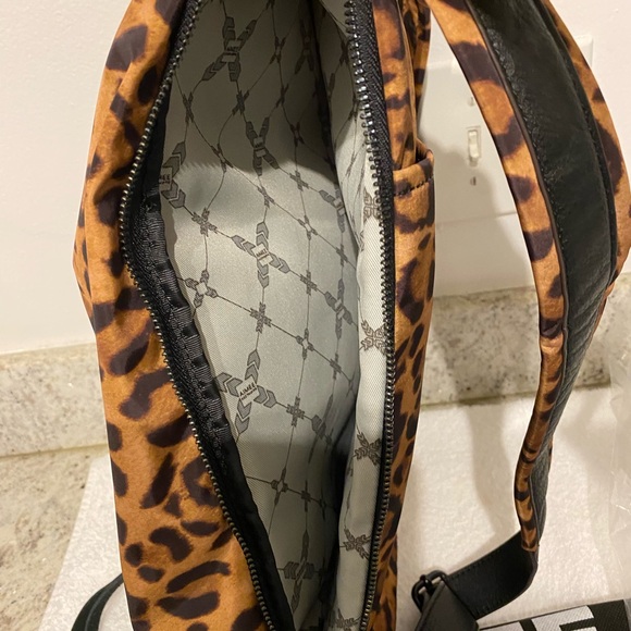 NEW AIMEE KESTENBERG Large Nylon Tech Tabitha Cheetah 19 x 12 x 5. Lapto… - Picture 7 of 8